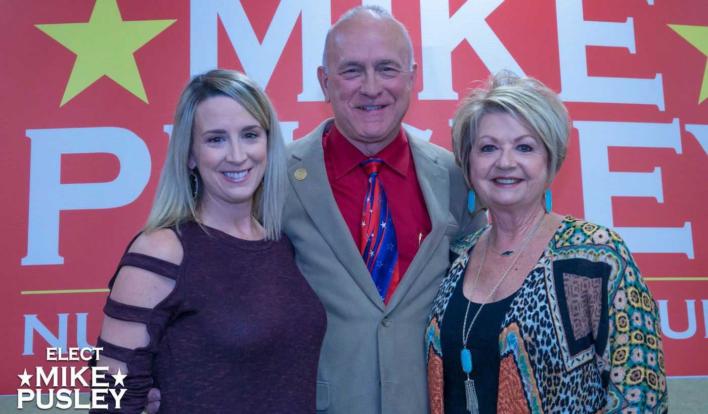 Mike Pusley with wife and daughter